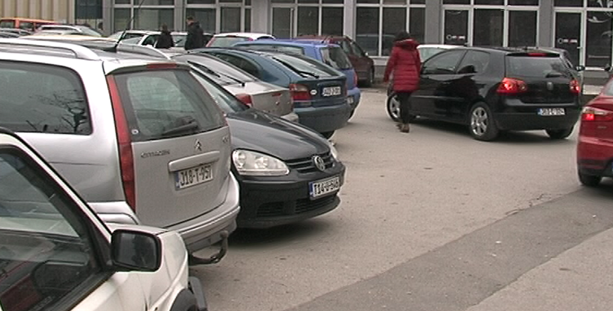 NEPROPISNO PARKIRANJE, STRESNA SVAKODNEVNICA VOGOŠĆANA