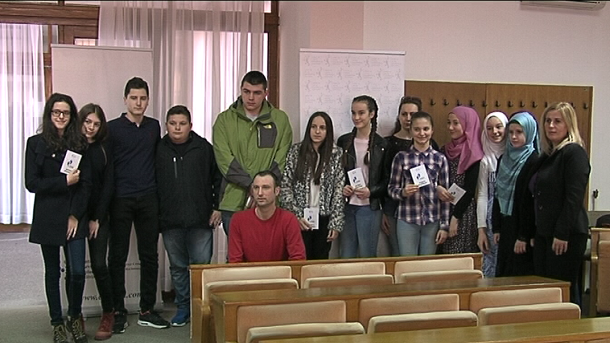 UČESNICIMA PROJEKTA “VOLONTIRANJE JE COOL” URUČENE ZAHVALNICE I VOLONTERSKE POTVRDE