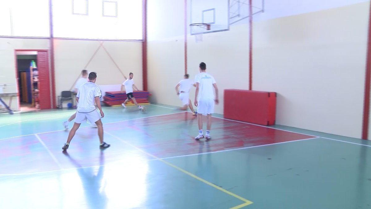 ČLANOVI FUDBALSKE SEKCIJE SŠC VOGOŠĆA PRIPREMAJU SE ZA ZAVRŠNICU LIGE SREDNJIH ŠKOLA KS