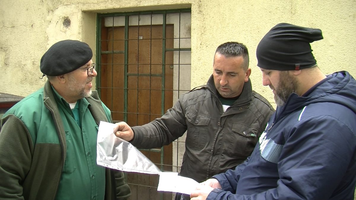 OMLADINSKO UDRUŽENJE „TEMPO“ DANAS URUČILO PAKETE PORODICAMA DEMOBILISANIH BORACA