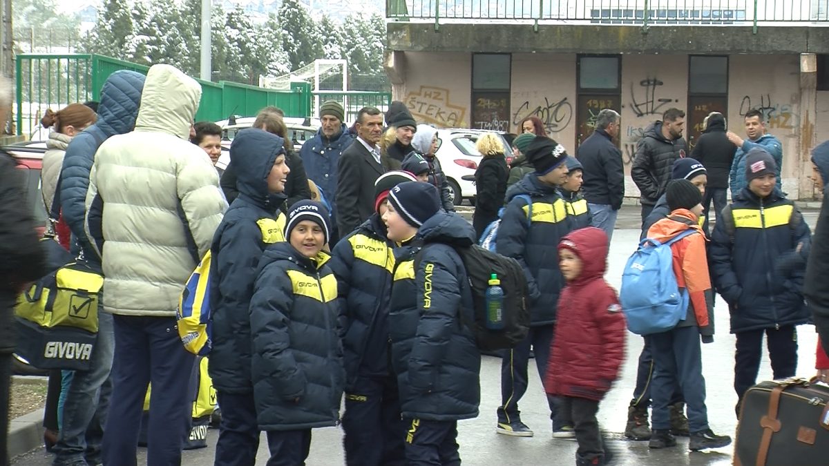 ČLANOVI KLUBA MALOG NOGOMETA VOGOŠĆA  JUTROS OTPUTOVALI NA ZLATIBOR