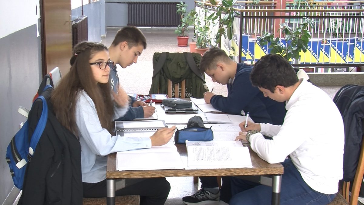 UČENICI MATEMATIČKE SEKCIJE OŠ “ZAHID BARUČIJA” NA KANTONALNOM TAKMIČENJU U EKIPNOM PLASMANU OSVOJILI 5 MJESTO