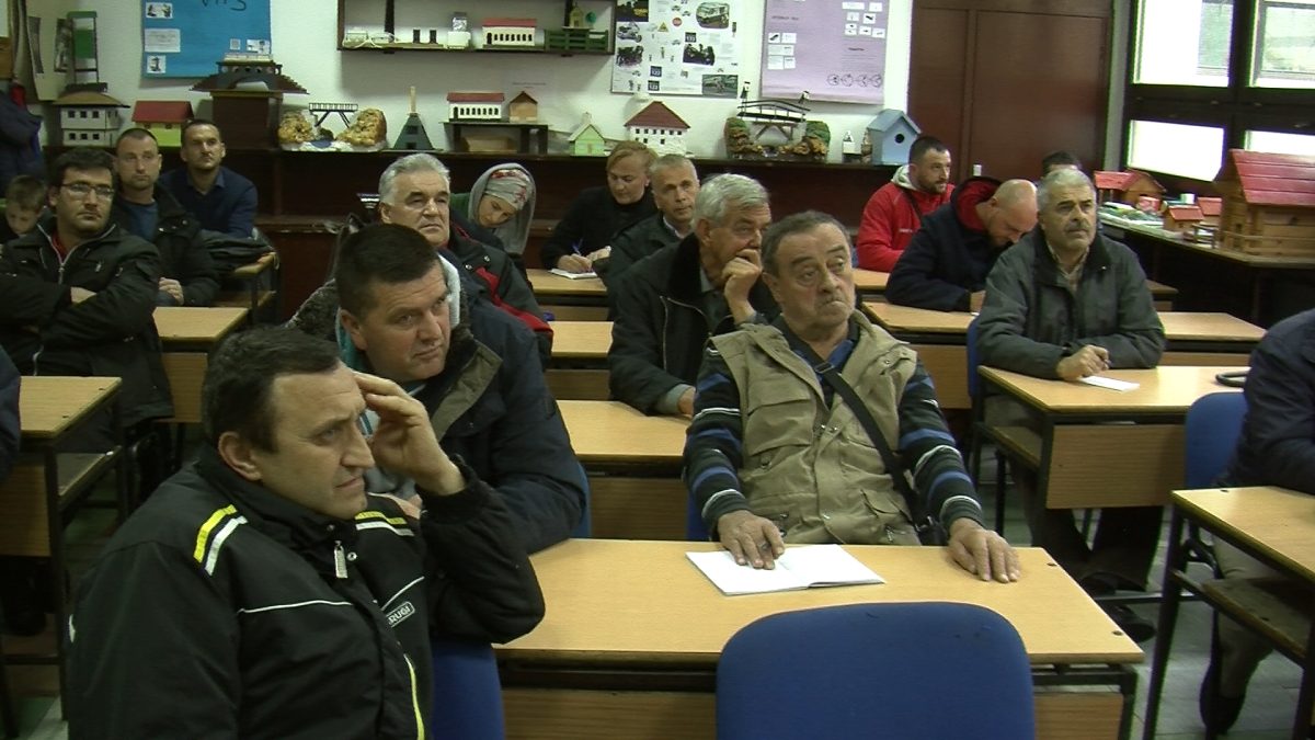 „ŠKOLU PČELARSTVA ZA POČETNIKE “ U VOGOŠĆI POHAĐA OKO TRIDESET PČELARA