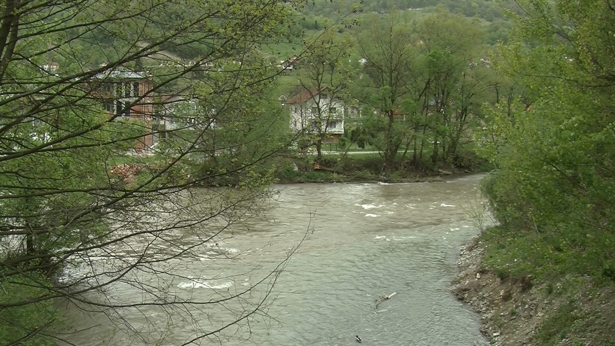 USKORO UREĐENJE OBALE RIJEKE BOSNE  NA UŠĆU LJUBINE