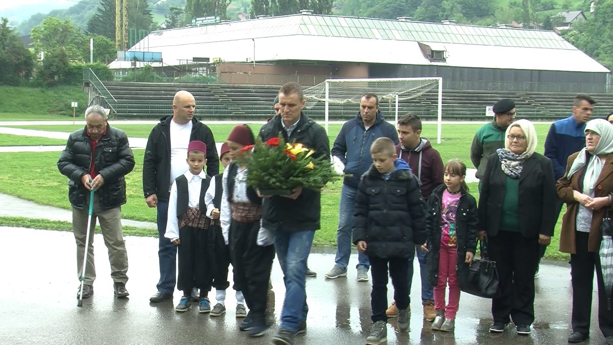 POLAGANJEM CVIJEĆA NA SPOMEN OBILJEŽJIMA OBILJEŽENA GODIŠNJICA BITKE ZA KRŠE I DAN MZ VOGOŠĆA I