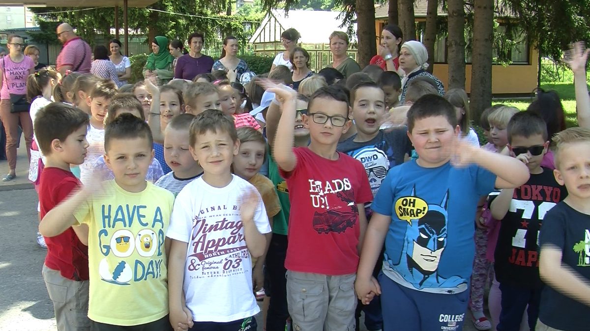 PRVAČIĆI POSJETILI POZORIŠTE MLADIH