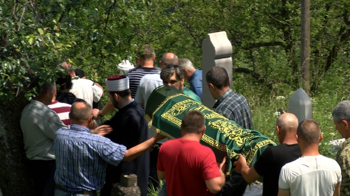 NA MEZARJU TIHOVIĆI OBAVLJENI DŽENAZA I UKOP POSMRTNIH OSTATAKA SEJADA HERE