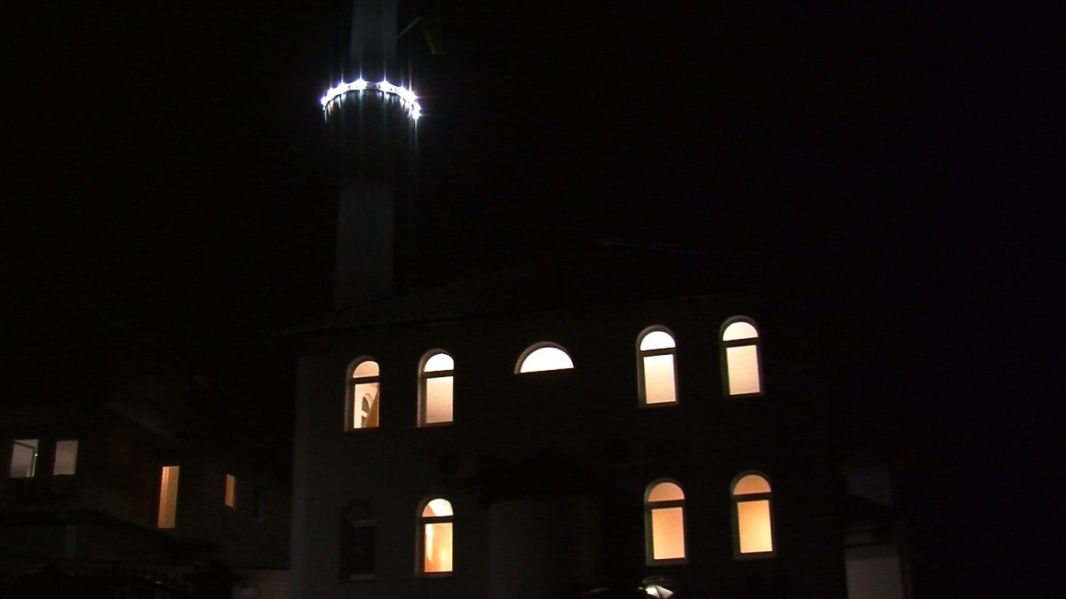 UČENJEM KUR'ANA U DŽAMIJI NA BLAGOVCU OBILJEŽENA 27. NOĆ RAMAZANA