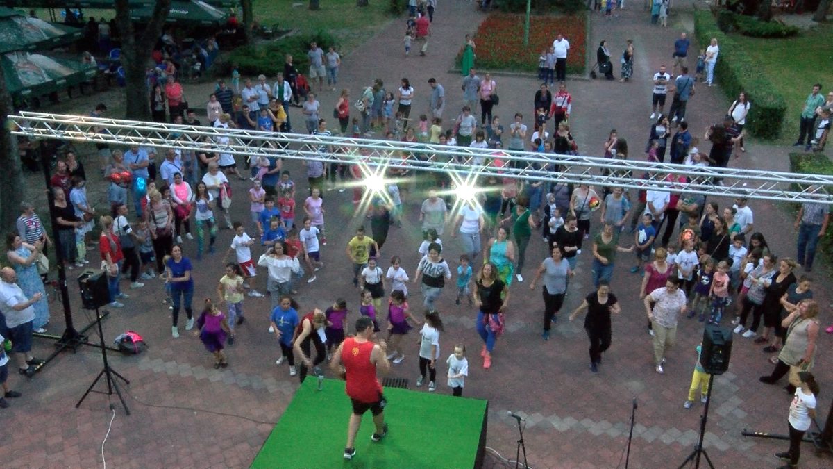 U VOGOŠĆI ODŽAN ZUMBA FITNES NA OTVORENOM