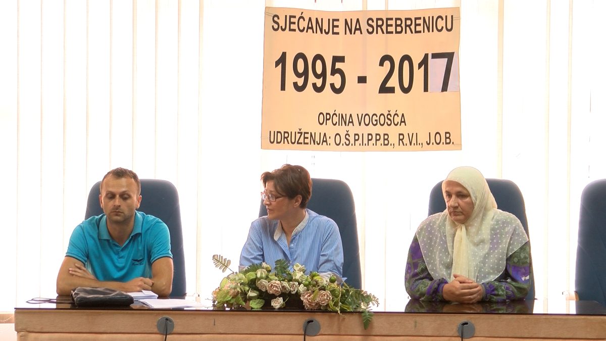 MANIFESTACIJA „SJEĆANJE NA SREBRENICU“ ODRŽANA U VOGOŠĆI