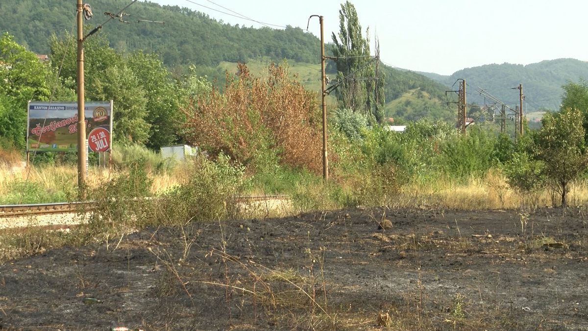 BRZOM INTERVENCIJOM VATROGASACA UGAŠEN POŽAR U SVRAKAMA