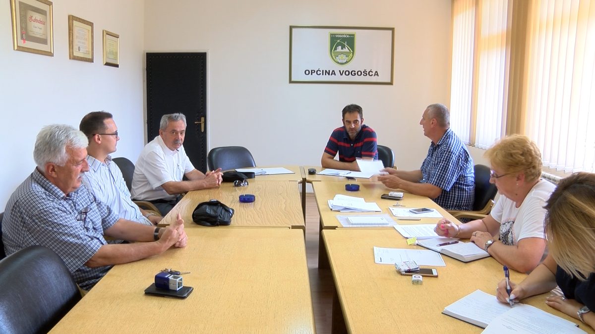 U  KABINETU NAČELNIKA SMAJIĆA POTPISANA 3 UGOVORA IZ OBLASTI KOMUNALNE INFRASTRUKTURE