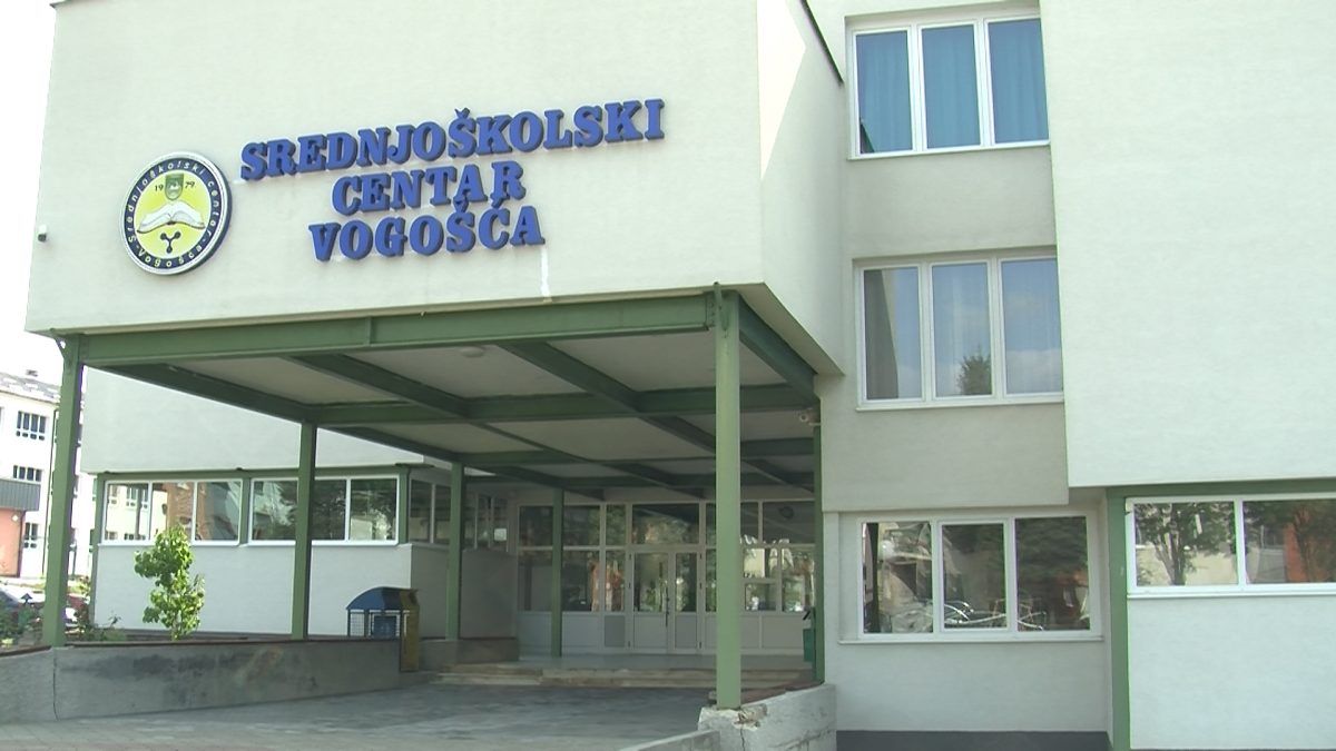 U SREDNJOŠKOLSKOM CENTRU U VOGOŠĆI U TOKU SU  POSLJEDNJE PRIPREME PRED POČETAK NOVE ŠKOLSKE GODINE
