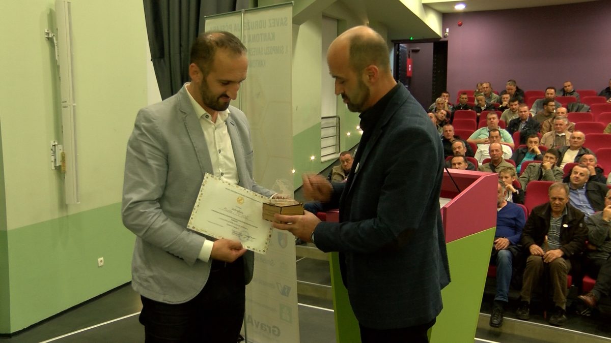 POLAZNICIMA  ŠKOLE PČELARSTVA DODJELJENI CERTIFIKATI O USPJEŠNO POLOŽENOM PČELARSKOM ISPITU