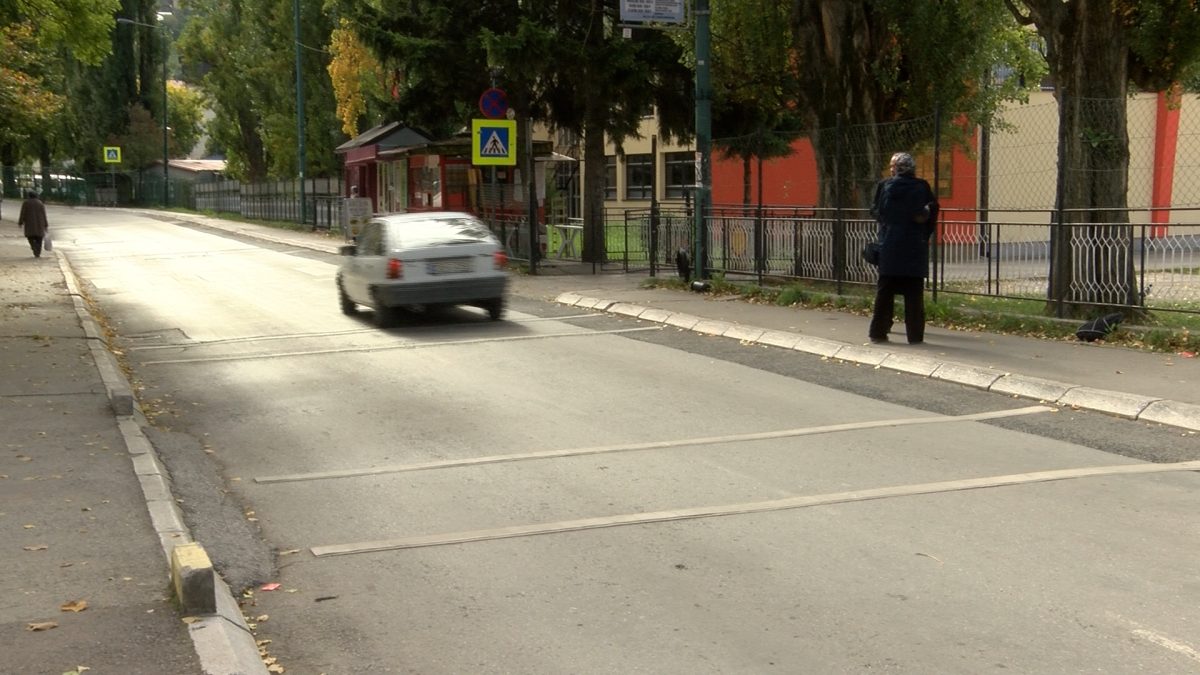ZBOG PREKOMJERNE BRZINE NESAVJESNI VOZAČI SVAKODNEVNO UGROŽAVAJU SIGURNOST UČENIKA