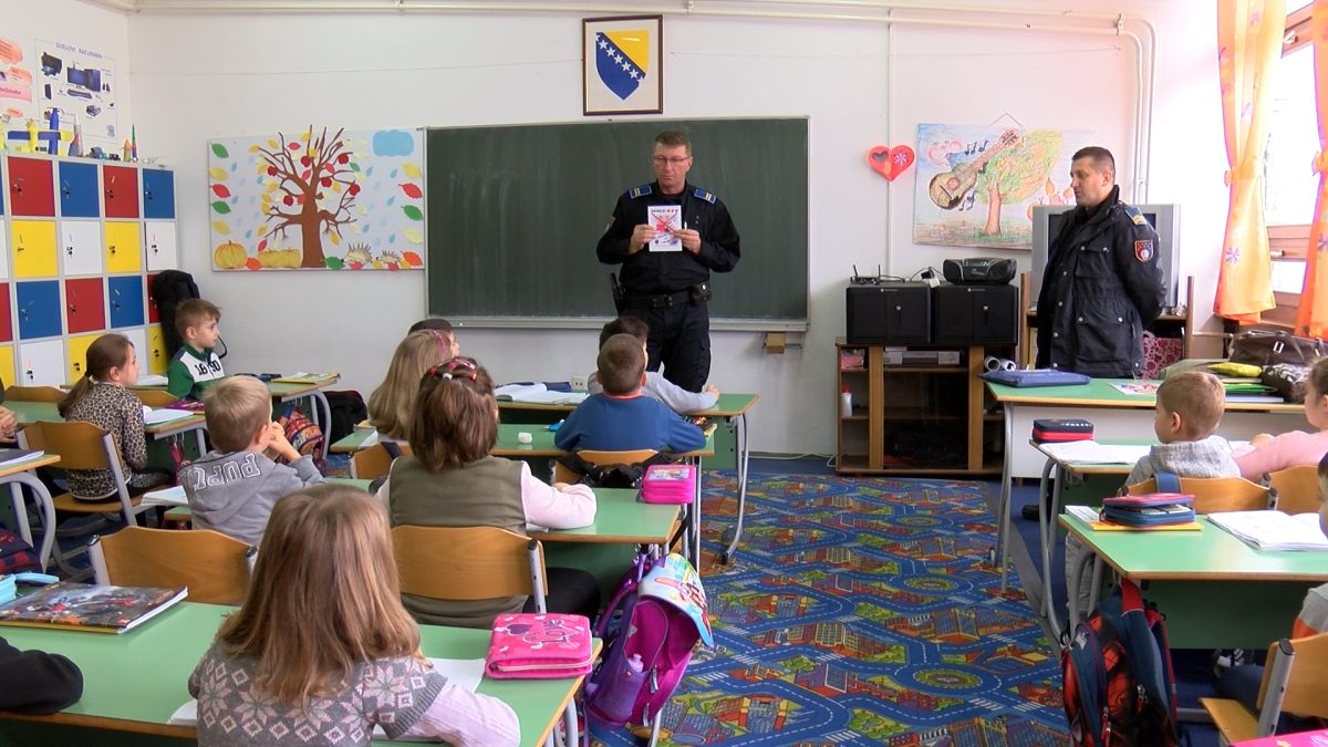 PROJEKAT RAD POLICIJE U ZAJEDNICI PREDSTAVLJEN U OŠ “IZET ŠABIĆ”