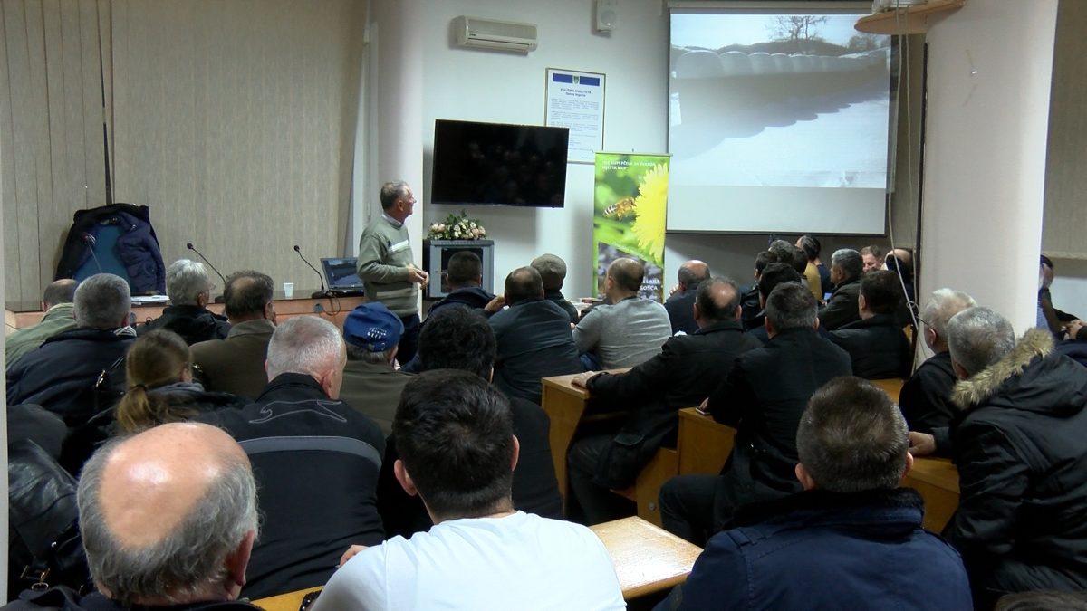 PREDAVANJE FERIDA VELAGIĆA IZAZVALO VELIKU PAŽNJU VOGOŠĆANSKIH PČELARA