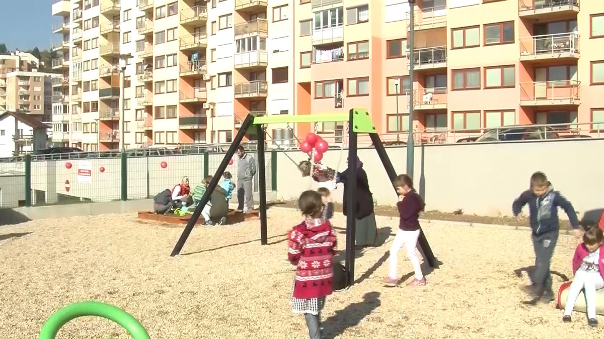 OPĆINA VOGOŠĆA  I U 2018. GODINI NASTAVLJA SA IZGRADNJOM I REKONSTRUKCIJOM DJEČIJIH IGRALIŠTA