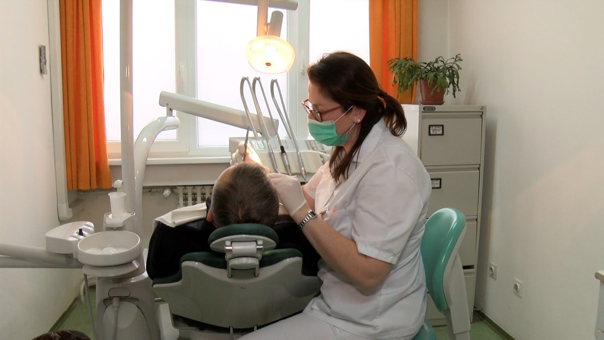 ORALNA HIGIJENA KOD ODRASLIH UGLAVNOM ZAPOSTAVLJENA