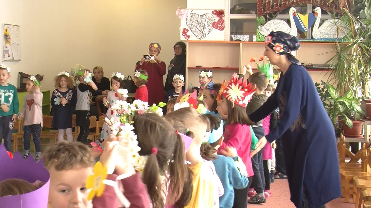 DJECA PJESMOM I IGROM POZDRAVILI DOLAZAK PROLJEĆA