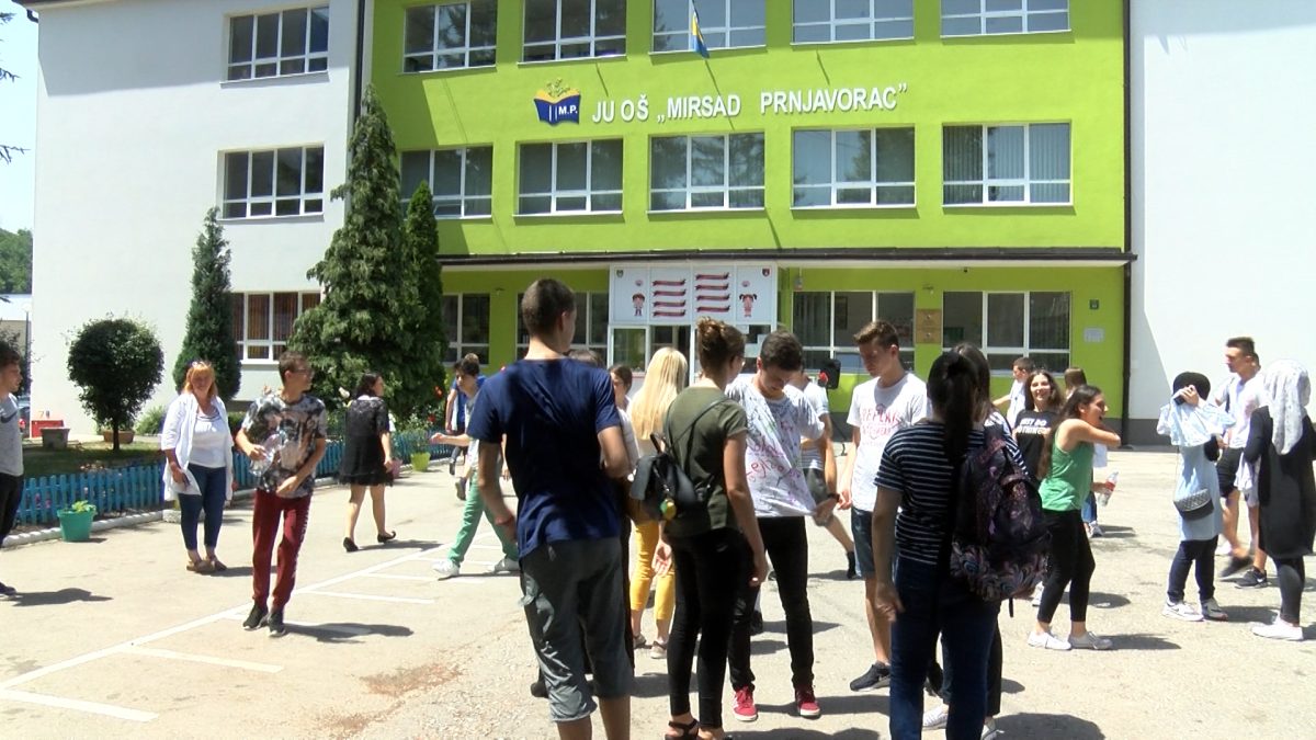 MATURANTI OSNOVNIH ŠKOLA DANAS ZVANIČNO ZAVRŠILI NASTAVU