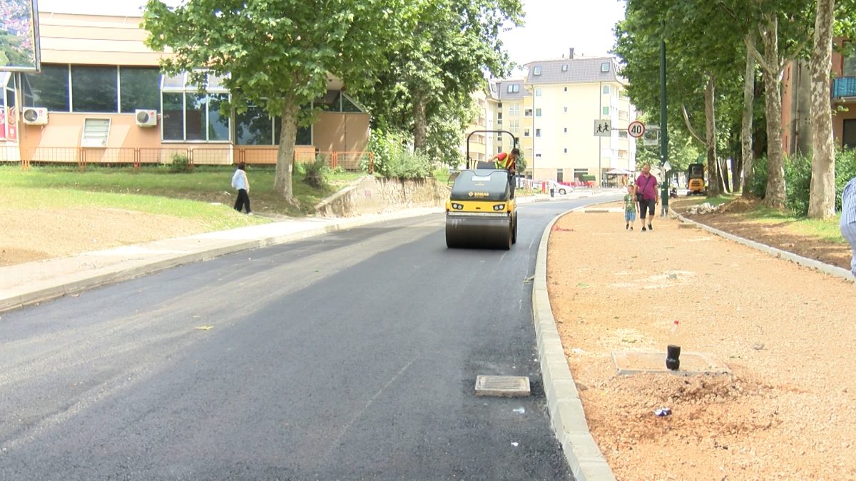 PRIJE PREDVIĐENOG ROKA ASFALTIRAN DIO OMLADINSKE ULICE