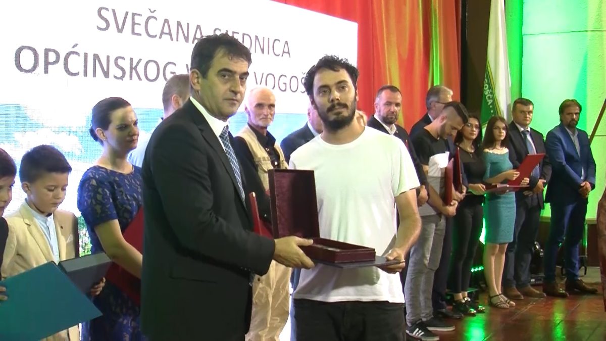 ZDENKI BORIČIĆ JAGAR POSTHUMNO DODIJELJEN „ZLATNI GRB SA PLAKETOM OPĆINE VOGOŠĆA“
