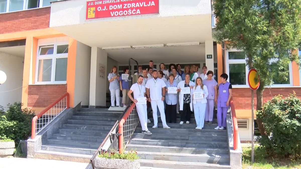ODRŽAN POLUSATNI ŠTRAJK ZDRAVSTVENIH RADNIKA U VOGOŠĆI