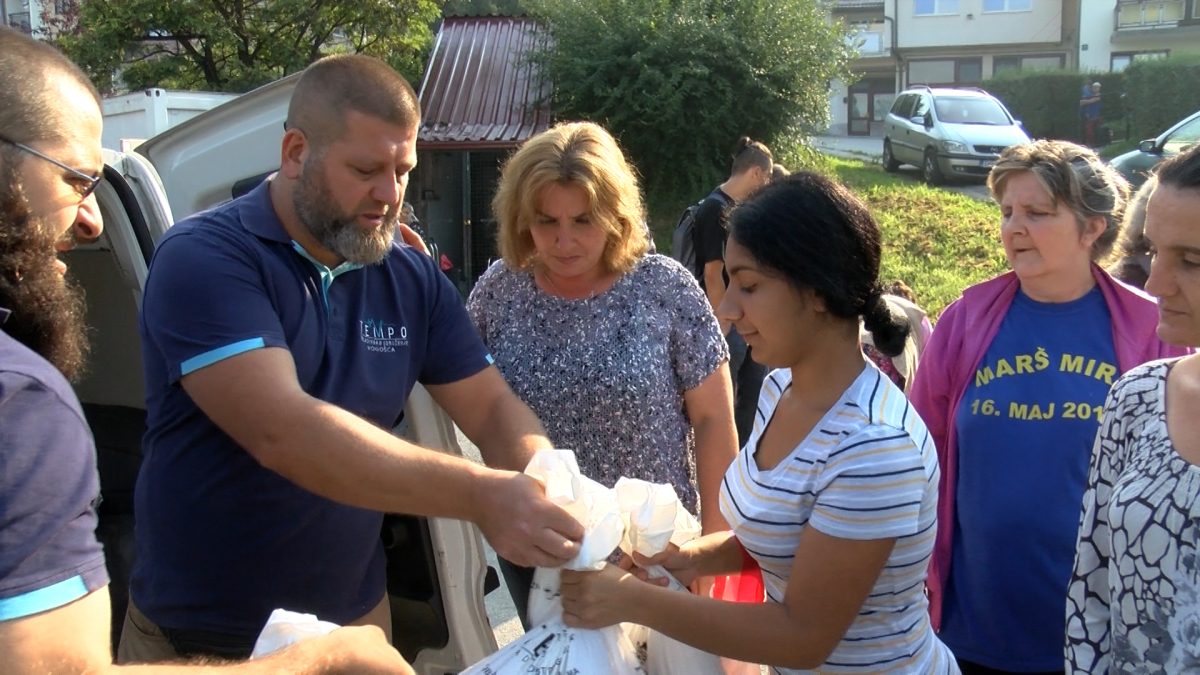 VOLONTERI OU “TEMPO” KORISNICIMA KUHINJE CRVENOG KRIŽA VOGOŠĆA I ILIJAŠ PODIJELILI KURBANE