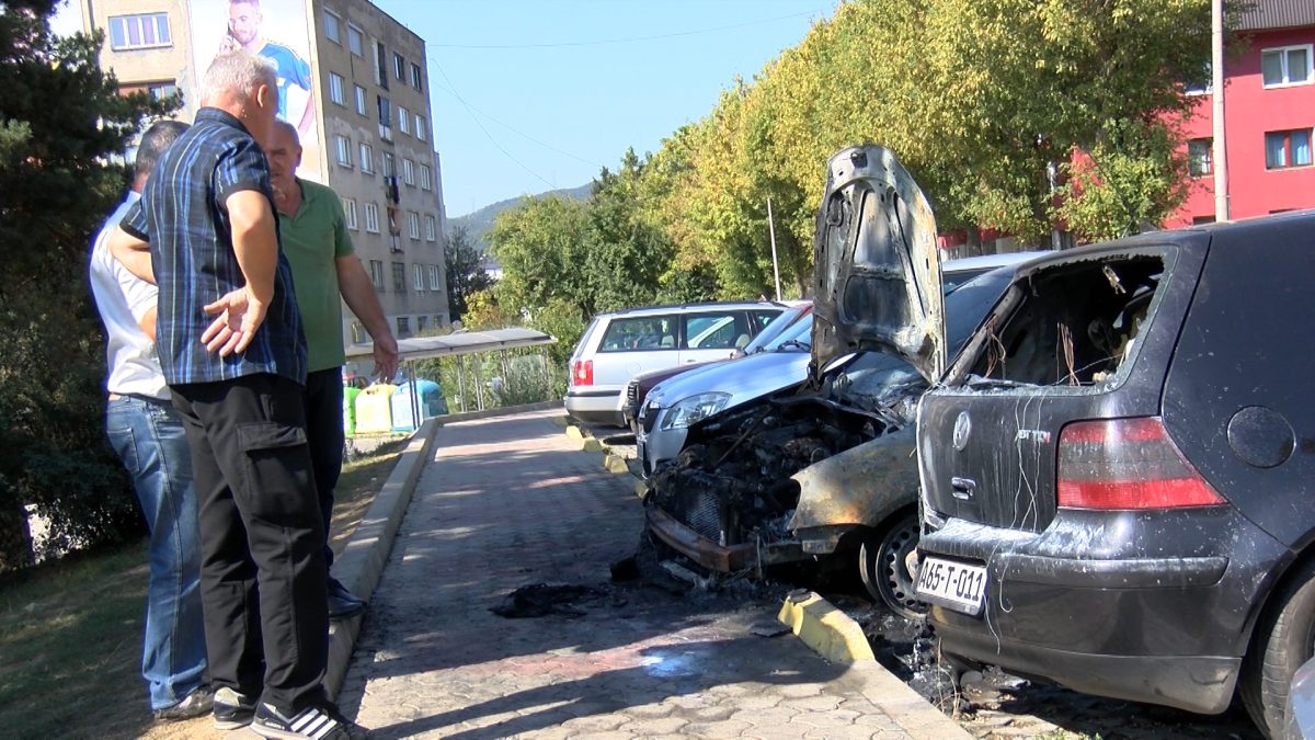 U VOGOŠĆI JUTROS ZAPALJENA DVA AUTOMOBILA