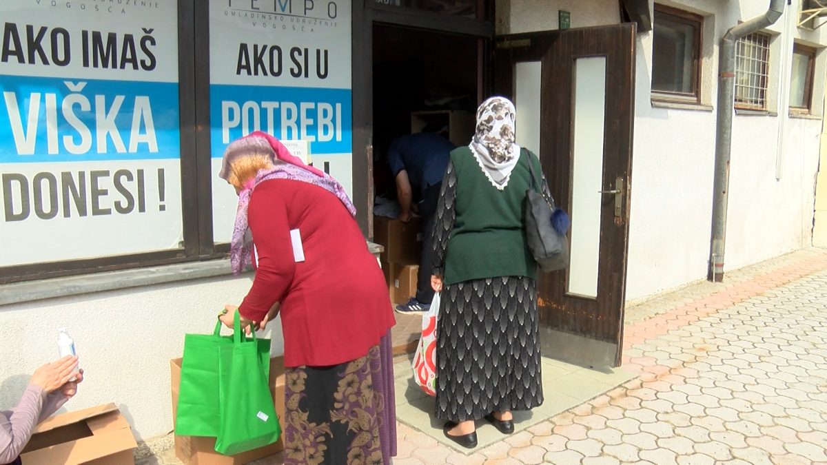 OU “TEMPO” ORGANIZOVALO JOŠ JEDNU PODJELU PAKETA ZA SVOJE KORISNIKE