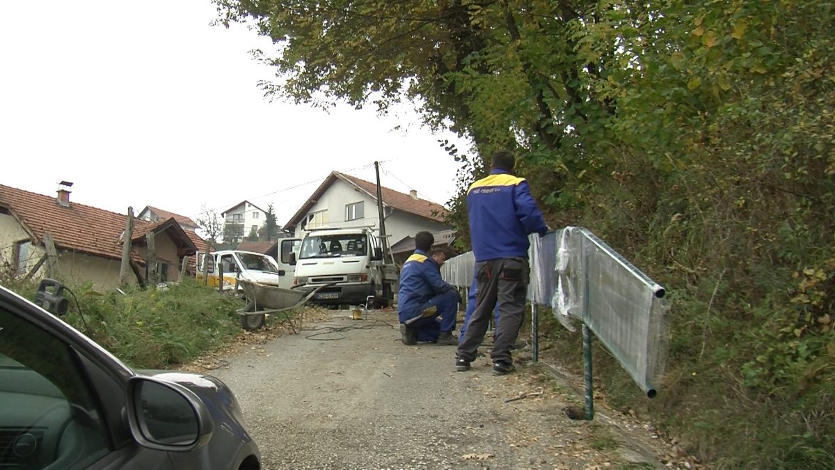 U OPĆINI VOGOŠĆA ZAPOČELO POSTAVLJANJE BANKINA I RUKOHVATA