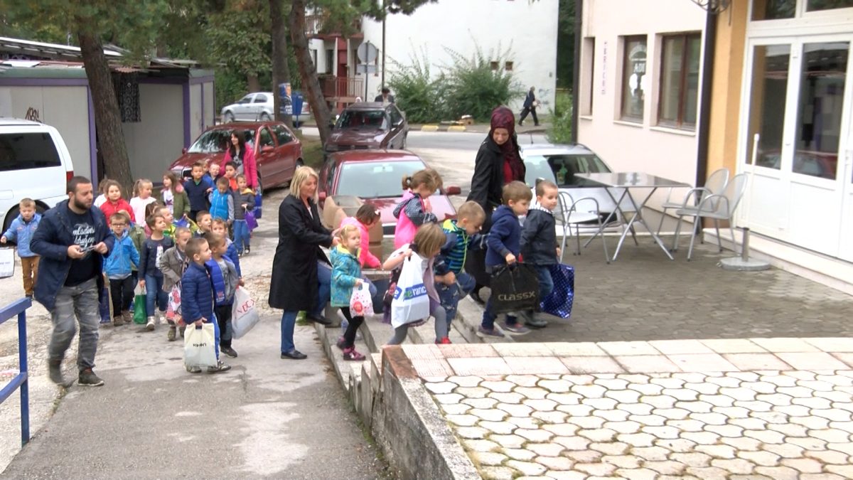 MALIŠANI VRTIĆA „TREŠNJICA“ DONIRALI ODJEĆU OU „TEMPO“