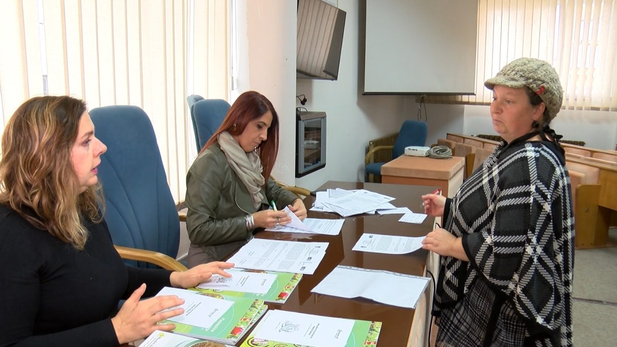 POTPISANI UGOVORI O DODJELI PLASTENIKA U VOGOŠĆI