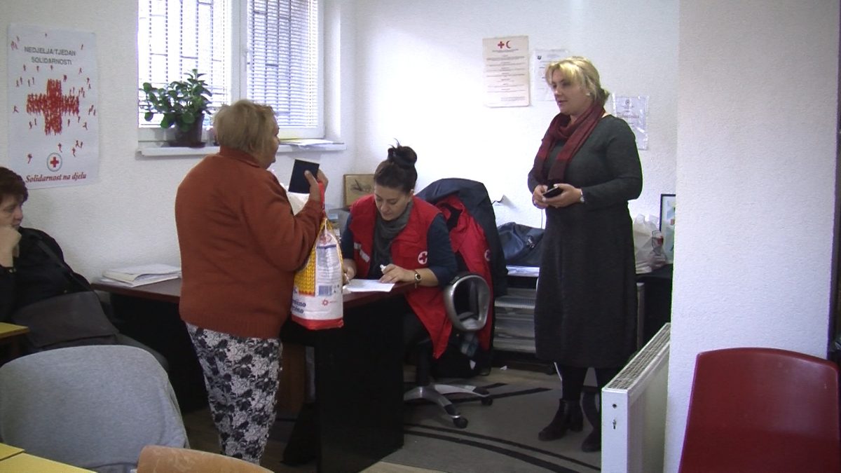 CRVENI KRIŽ OPĆINE VOGOŠĆA DANAS PODIJELIO POMOĆ PRIKUPLJENU TOKOM NEDJELJE SOLIDARNOSTI