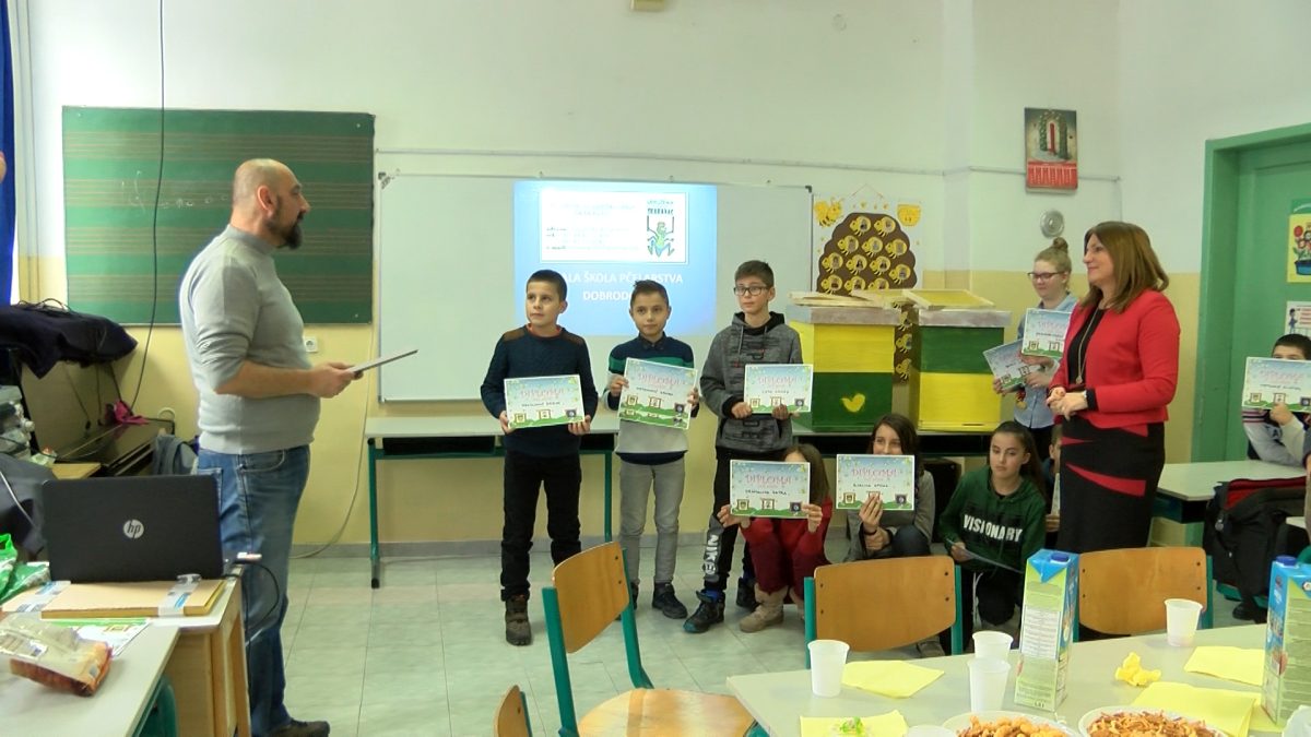 U OŠ „MIRSAD PRNJAVORAC“ USPJEŠNO ZAVRŠENA MALA ŠKOLA PČELARSTVA