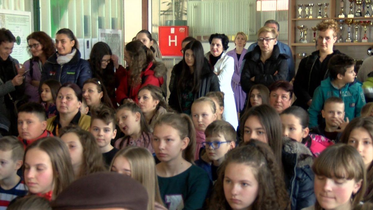 UČENICI OŠ „IZET ŠABIĆ“ OBILJEŽILI 1. MART DAN NEZAVISNOSTI BiH