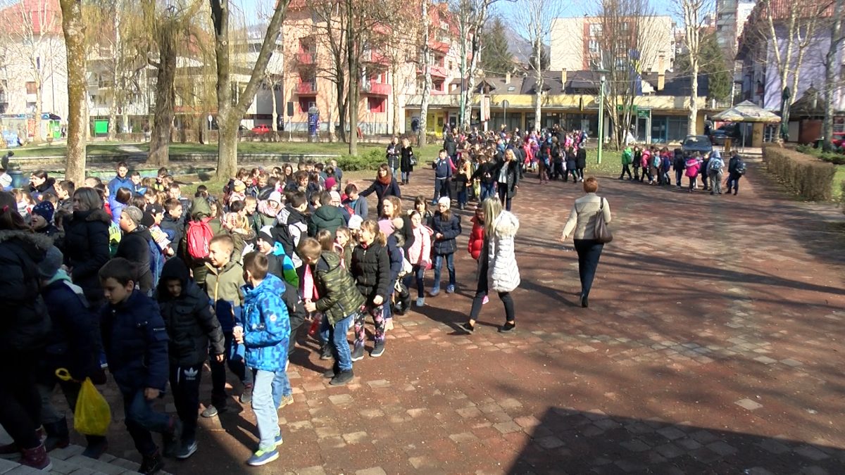 JU KSC VOGOŠĆA ZA UČENIKE OSNOVNIH ŠKOLA UPRILIČILA PROJEKCIJU FILMA „KO SE BOJI VUKA JOŠ II“
