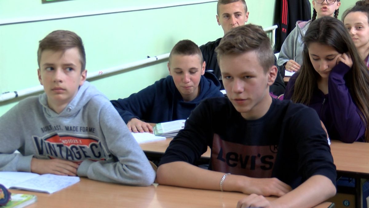 PREDSTAVLJAMO MATURANTE IX-1 RAZREDA OŠ “PORODICE EF. RAMIĆ”