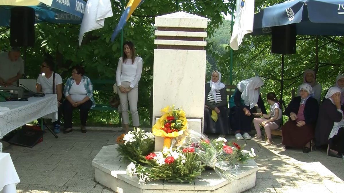 VOGOŠĆA NEĆE  ZABORAVITI  ZLOČIN U NASELJU KRŠE