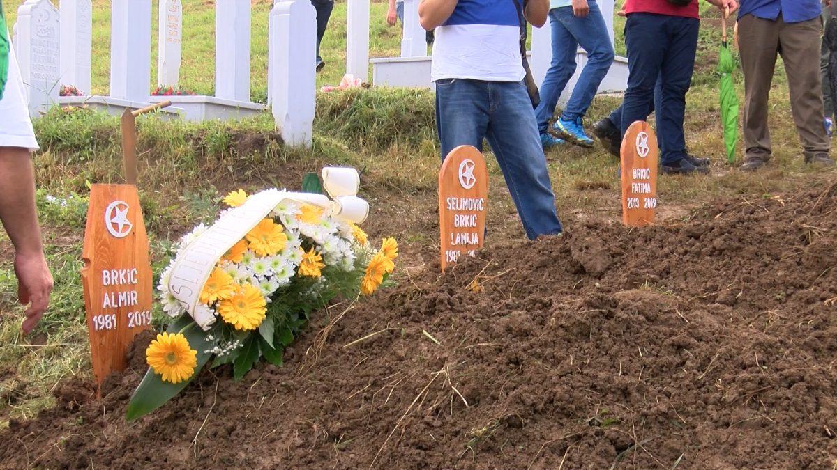 OBAVLJENA DŽENAZA ČLANOVIMA PORODICE BRKIĆ: ALMIR, LAMIJA I FATIMA OSTAĆE U SRCIMA ONIH KOJI SU IH POZNAVALI
