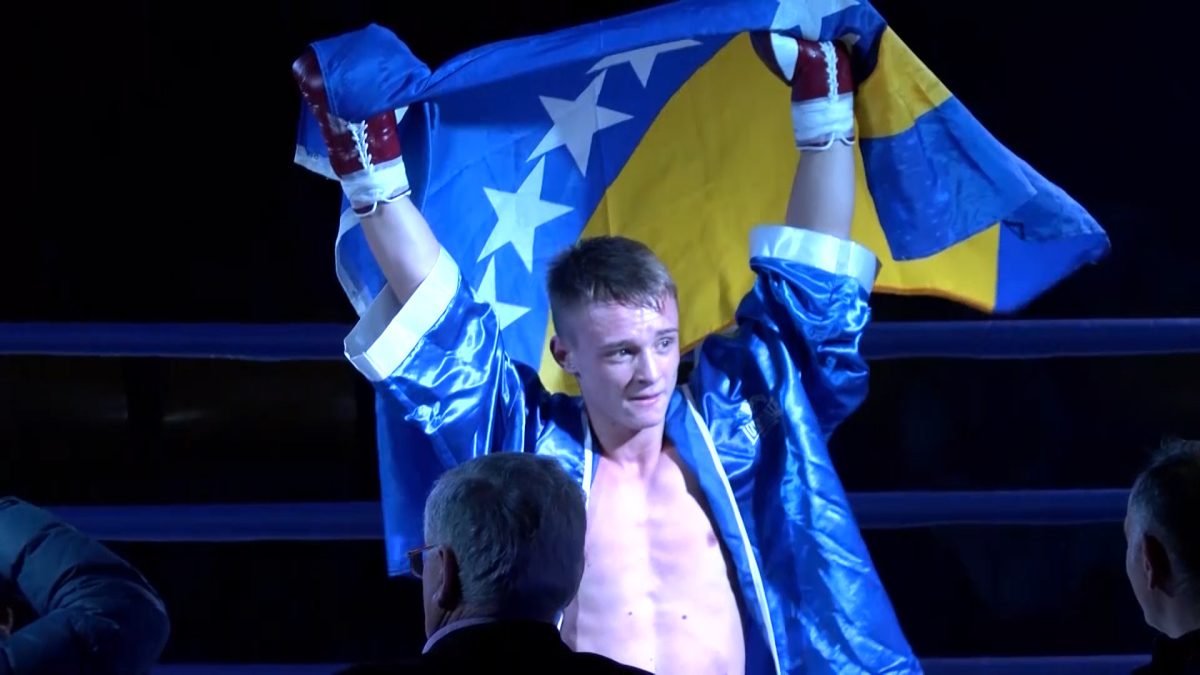 BOKSER DŽAN ŠLJIVO BOKSUJE TREĆI PROFESIONALNI MEČ