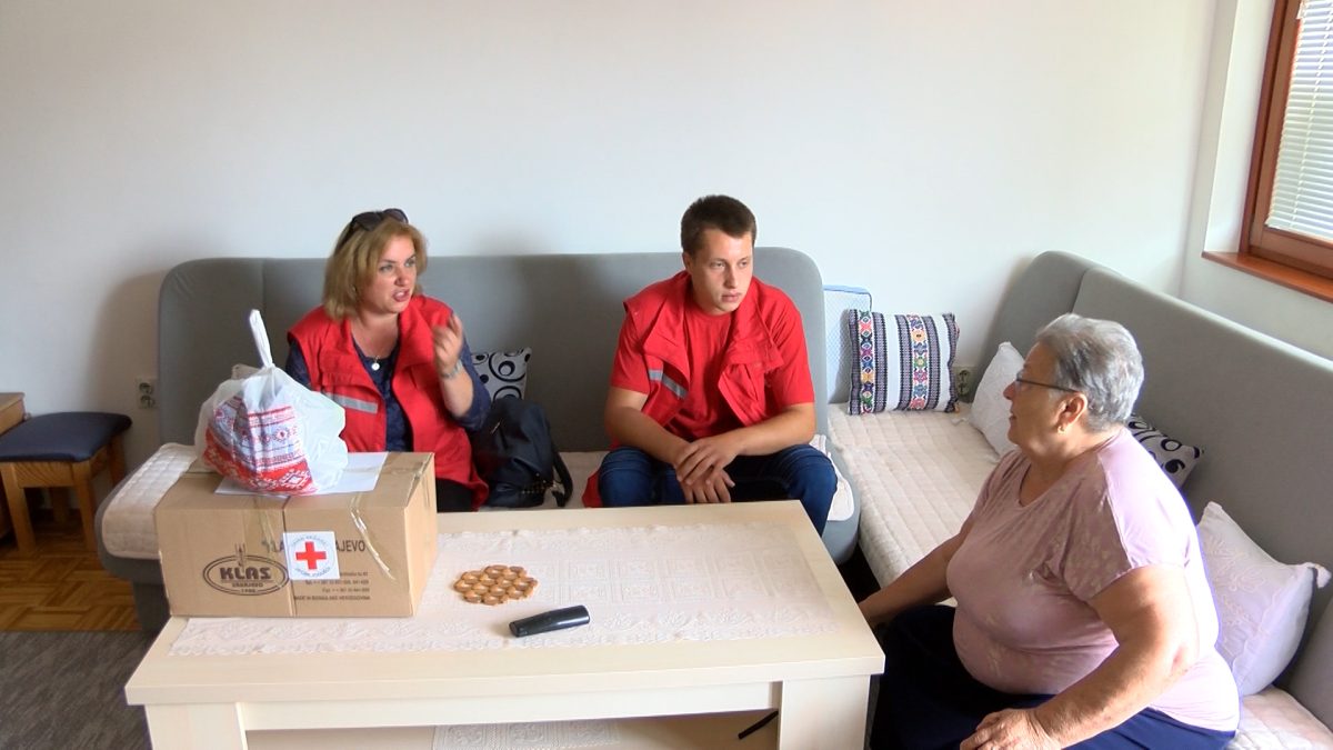 POVODOM MEĐUNARODNOG DANA NESTALIH, OPĆINSKI CRVENI KRIŽ POSJETIO PORODICE NESTALIH IZ OPĆINE VOGOŠĆA