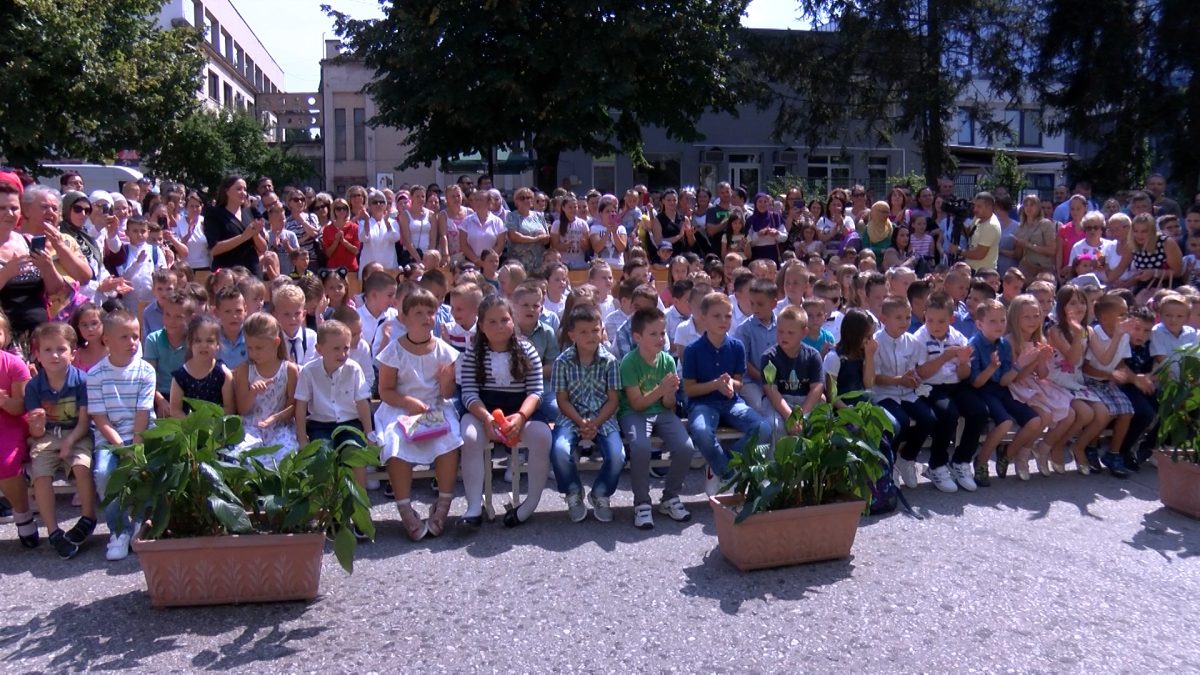 SVEČANI PRIJEM ZA 127 PRVAČIĆA OŠ “MIRSAD PRNJAVORAC”