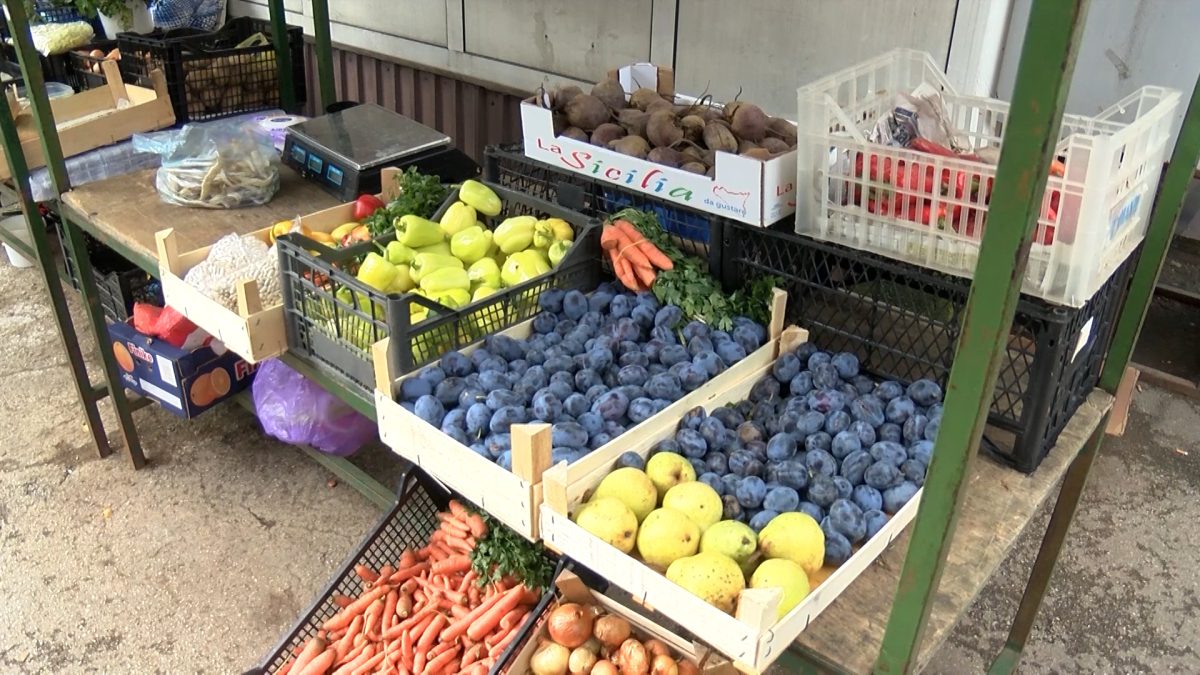 BOGATSTVO PONUDE NA VOGOŠĆANSKOJ PIJACI, NAJTRAŽENIJA ROBA ZA PRIPREMU ZIMNICE