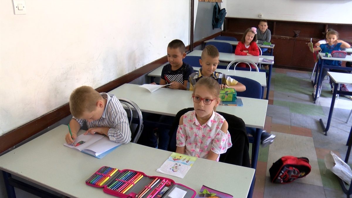 UČENICI OŠ “ZAHID BARUČIJA” SA RADOŠĆU DOČEKALI POČETAK NOVE ŠKOLSKE GODINE