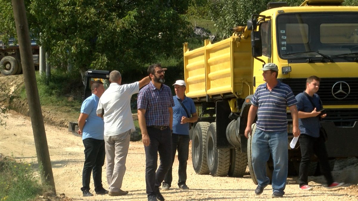 IZVODE SE RADOVI NA REKONSTRUKCIJI LOKALNE SAOBRAĆAJNICE U ULICI MUJE ŠEJTE