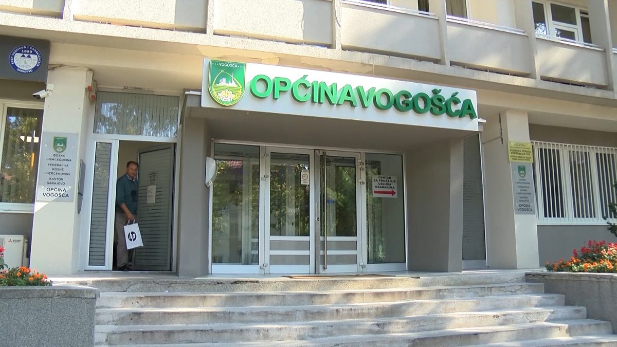 VELIKI BROJ VOGOŠĆANSKIH PENZIONERA PODNIO ZAHTJEV ZA ISPLATU JEDNOKRATNE POMOĆI