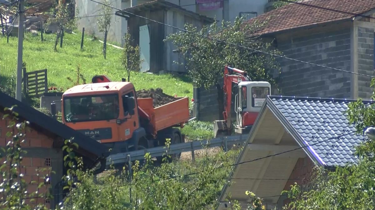 POČINJU RADOVI NA SANACIJI PUTA U UGLJEŠIĆIMA