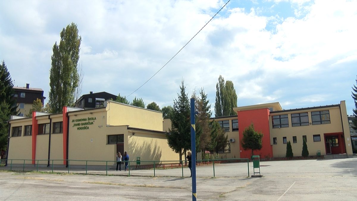 U OŠ “ZAHID BARUČIJA” U TOKU RADOVI NA UREĐENJU PROSTORIJA